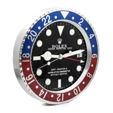 Relógio de parede inspirado no Rolex GMT-Master II com mostrador preto, luneta azul e vermelha e função de data