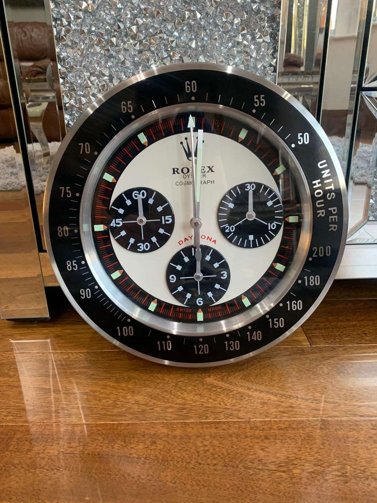 訳あり】新品未使用　デイトナ　　 ポール・ニューマン　掛け時計　非売品 謎多きデイトナ」は3150万円！ 本物ポール・ニューマンが別格
