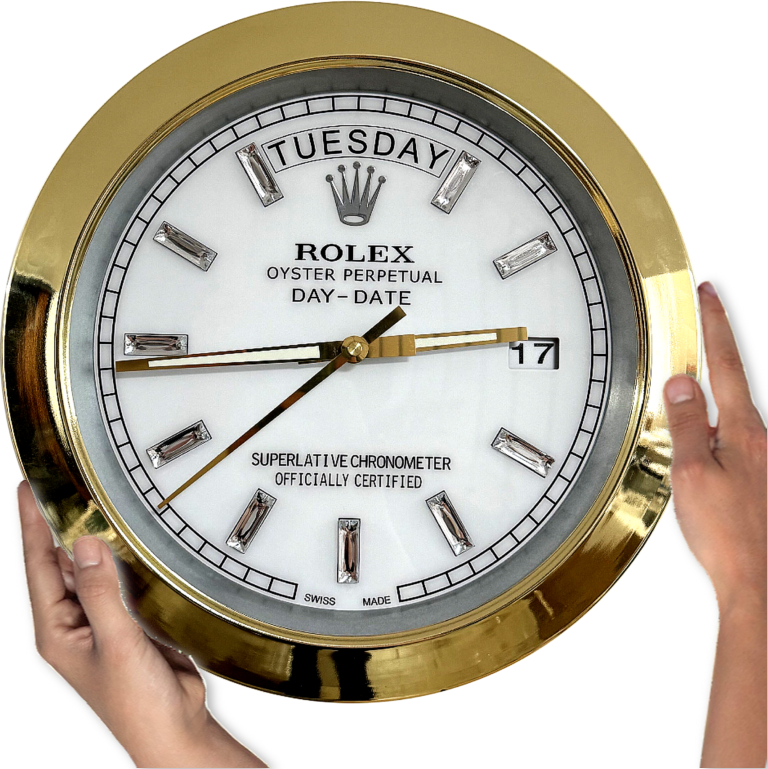Hands holding a gold-rimmed Rolex Oyster Perpetual Day-Date clock showing Dinsdag 17 with white face and date display