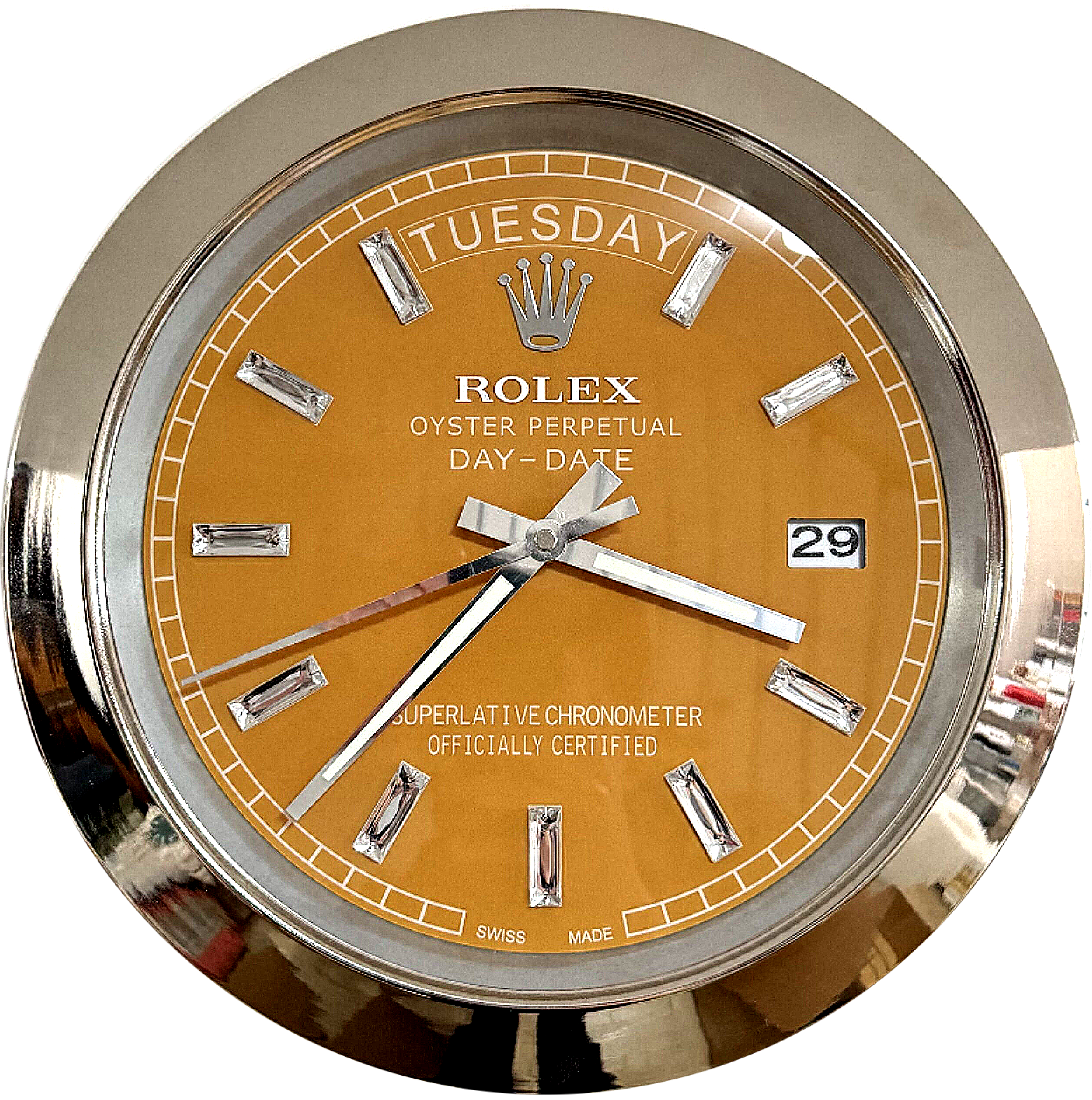 Close-up of a Rolex Oyster Perpetual Day-Date watch face with a golden dial displaying the day terça-feira and the date 29, featuring diamond hour markers and a silver bezel.