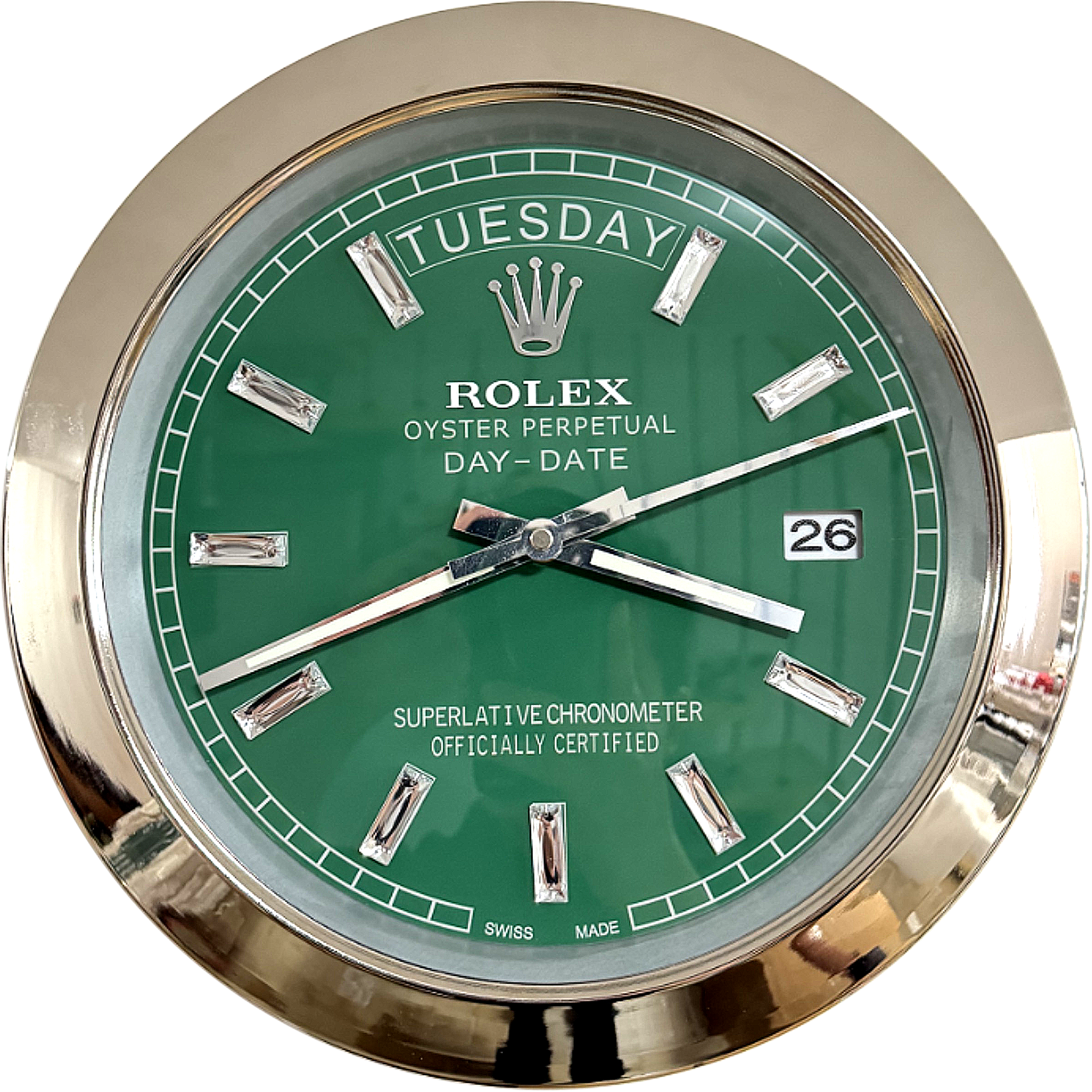 Rolex Oyster Perpetual Day-Date watch face with green dial, silver hour markers, and day and date display showing terça-feira and 26, surrounded by a shiny metallic bezel.